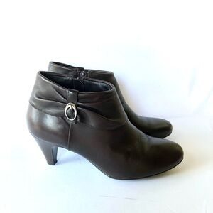 Michelle D Leather Ankle Boots sz 6 1/2 Brown Side Zip Bootie